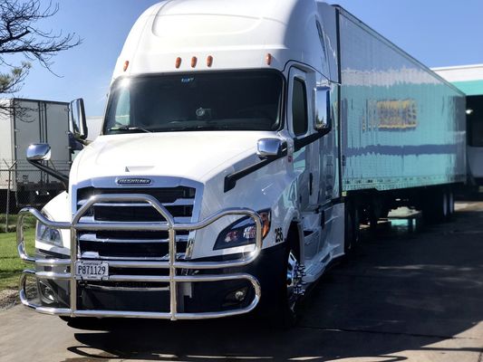 OEM الصانع بالجملة 304 الفولاذ المقاوم للصدأ شاحنة Deer Guard تكنولوجيا تلميع اليد لشركة Freightliner