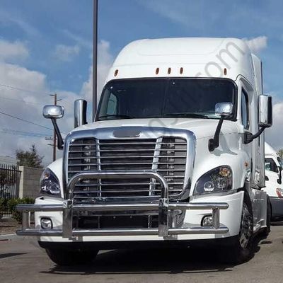 الجملة جولة ساحة أنبوب شاحنة حارس الغزلان لشركة Freightliner Cascadia