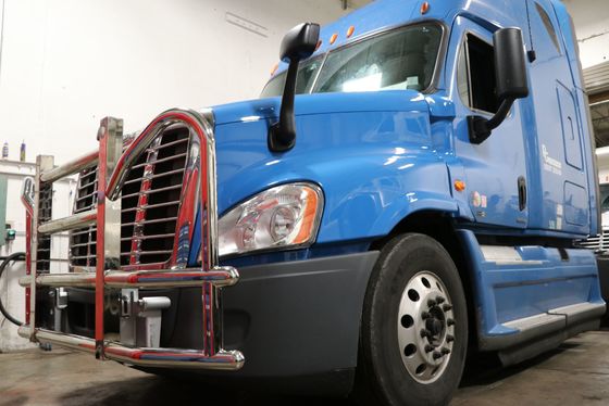 منفذ المصنع 304 المقاوم للصدأ الوفير الغزلان الحرس لشركة Prostar Freightliner كاسكاديا الدولية